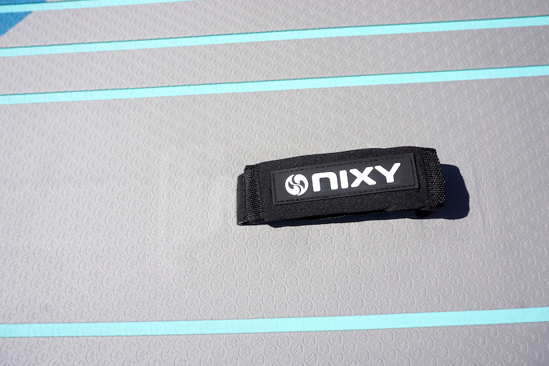 Nixy padded center carry handle