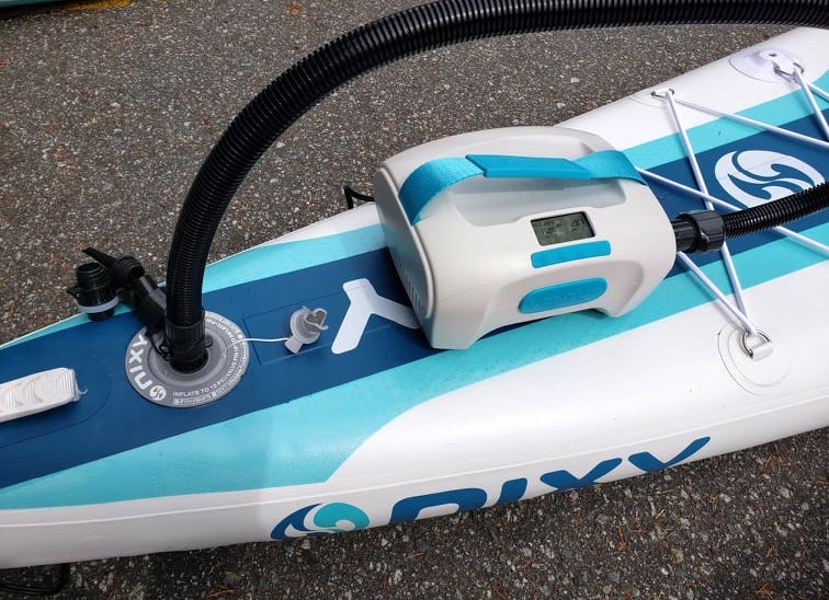 inflating the NIXY Manhattan with the Ventus electric SUP pump