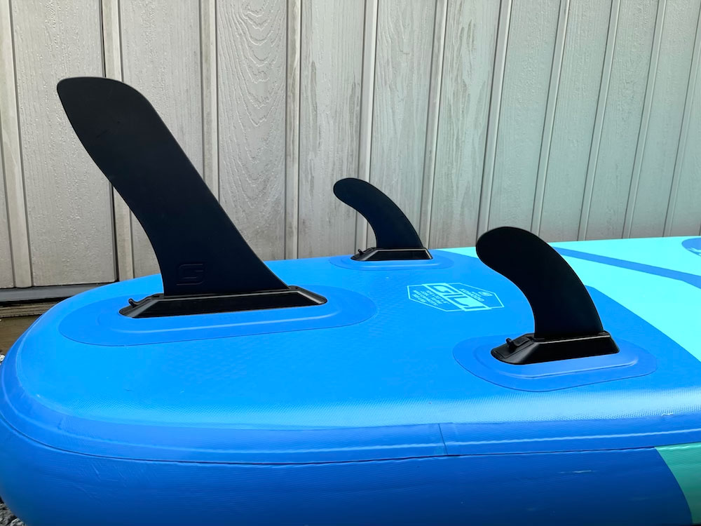 3 removable fins on Gili Sports paddle board
