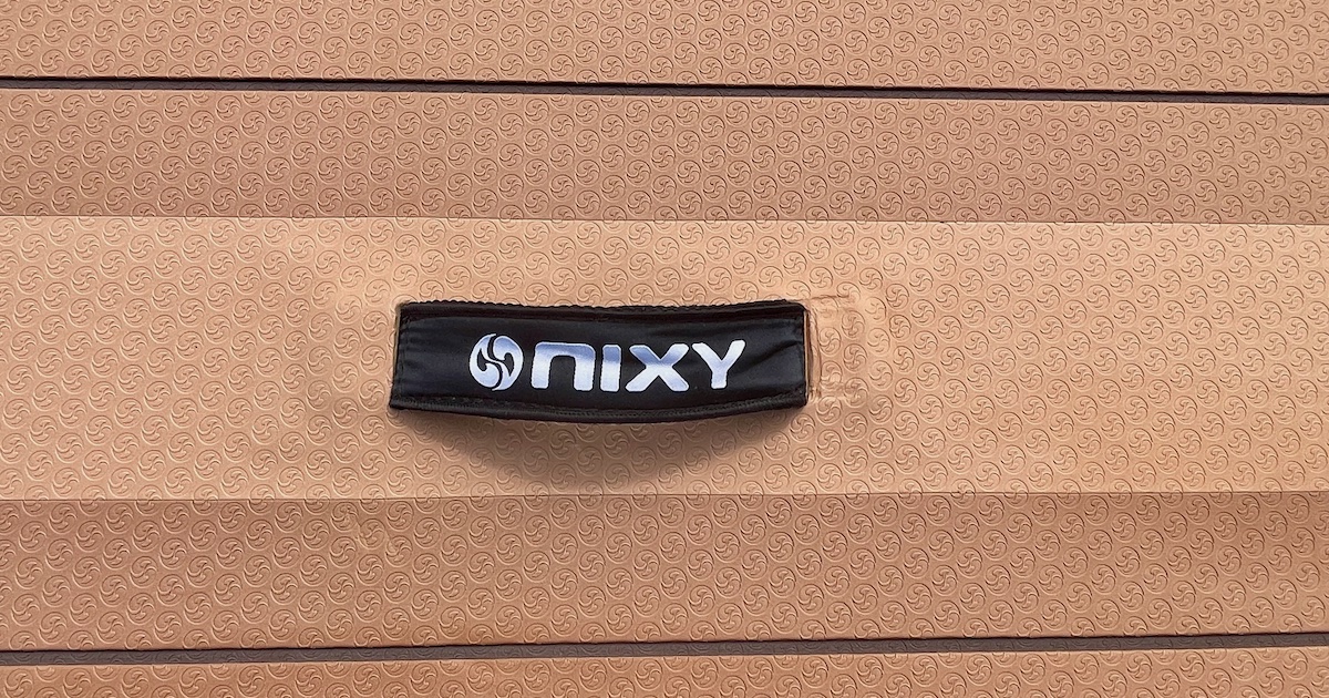 Nixy Monterey center grab handle